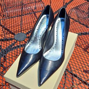 Good condition without much use. Worn sign on edges and minor scratches